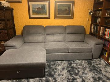 Divano angolare con chaise longue ottime condizion