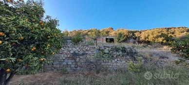 Terreno al mare con Casale ad uso abitativo