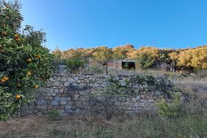 Terreno al mare con Casale ad uso abitativo
