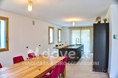 Villa di 310 m² con più di 5 locali e posto auto a