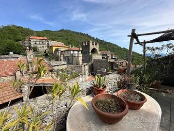 Rustico / Casale di 180 m² con più di 5 locali a C