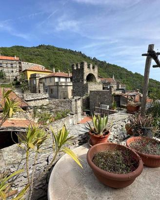 Rustico / Casale di 180 m² con più di 5 locali a C