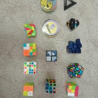 giochi da tavolo e cubi di rubik