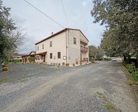 Azienda agrituristica di 11 Ha con casa singola