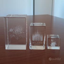 Soprammobili in vetro con all’interno immagini