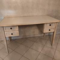 Scrivania per cameretta in legno/truciolato