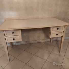Scrivania per cameretta in legno/truciolato