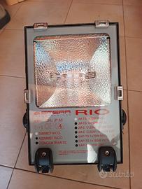 Faro proiettore metallico con lampada alogena 70W