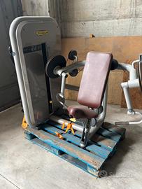 arm curl (bicipiti) technogym 