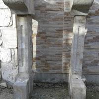 Camino in pietra antico lavorato a mano