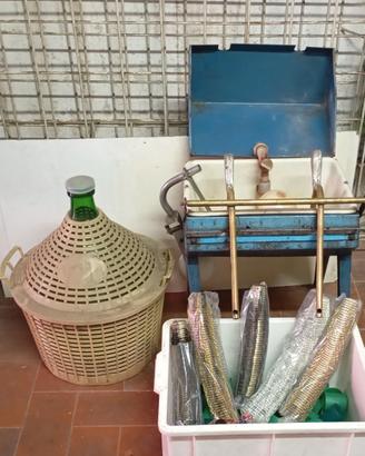 Attrezzatura per imbottigliare vino o olio