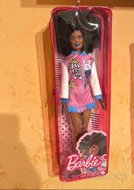 Barbie con capelli afro