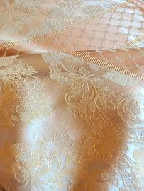 Grande tovaglia da tavola damascata color oro