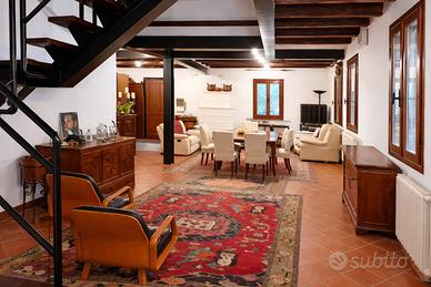 Casale immerso nel verde con parco privato