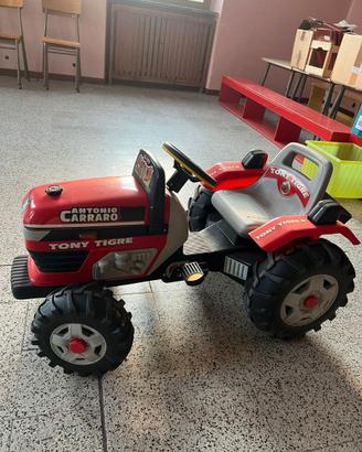 Gioco trattore a pedali