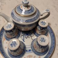 teiera con bicchierini