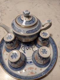 teiera con bicchierini