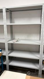 Scaffalatura in metallo