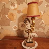 Piccola abat-jour vintage raffigurante un putto