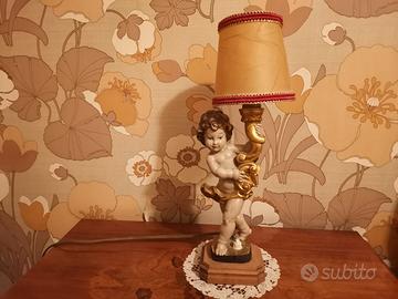 Piccola abat-jour vintage raffigurante un putto