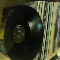 LOTTO 50 VINILI NUOVI  TUTTI I GENERI MUSICALI