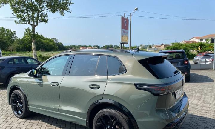 VOLKSWAGEN Tiguan 2.0 TDI 150 CV SCR DSG R-Line