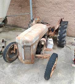 trattore d'epoca Ferguson 