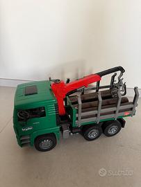 Camion Trasporto Legno Bruder MAN TG 410 A con Gru