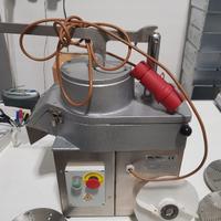 Sfarinatrice e grattuggia  mandorle dell'Oro