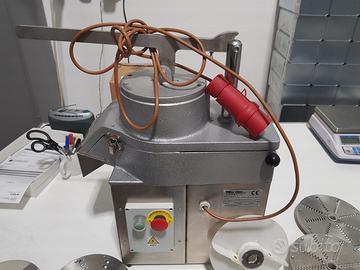 Sfarinatrice e grattuggia  mandorle dell'Oro