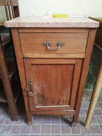 Comodino anni '30, in legno con piano in marmo,