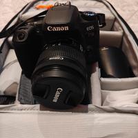 Canon Eos 77D con accessori