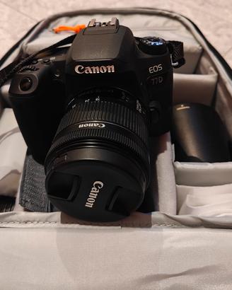 Canon Eos 77D con accessori