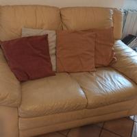 Divano due posti in ecopelle