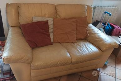 Divano due posti in ecopelle