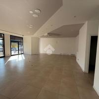 NEGOZIO A CASTELNOVO DI SOTTO