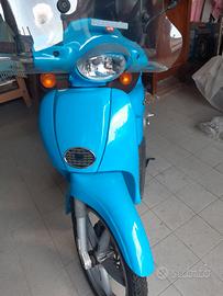 Ciclomotore Aprilia Scarabeo 50 cc colore turchese