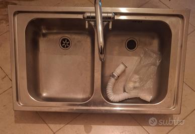 lavabo in acciaio