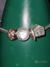 bracciale pandora con vari pezzi