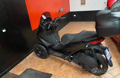 Piaggio MP3 300cc 5/2023 km1800 Patente B garanzia