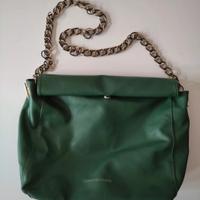 Borsa verde da portare a mano o tracolla.