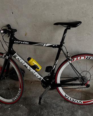 Bici da corsa CERVELÒ in carbonio