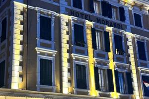Attività / Licenza di 2100 m² con più di 5 locali 