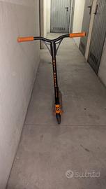 Monopattino freestyle per ragazzi