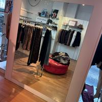 Arredamento completo per negozi abbigliamento