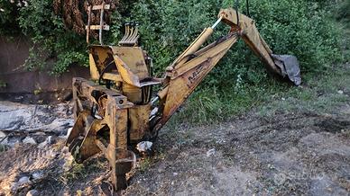 Retroescavatore Massey Ferguson