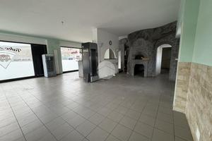 NEGOZIO A MONTALTO DORA