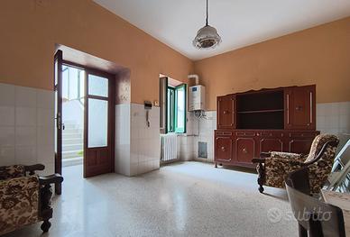 Giffoni V.P. Curticelle App.to 3 vani e cantine