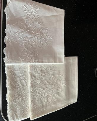 Asciugamani in lino ricamati a mano