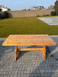 Tavolo in legno stile rustico